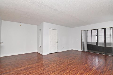 Condo in Orlando, Florida, 2 bedrooms  № 1411465 - photo 2