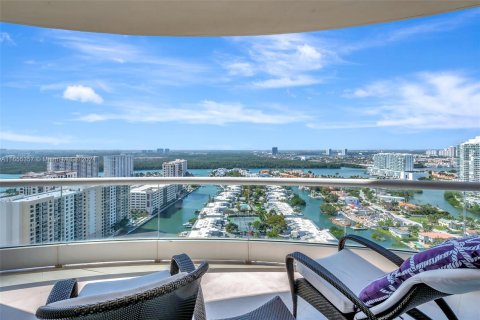 Condo in Sunny Isles Beach, Florida, 3 bedrooms  № 1354517 - photo 21