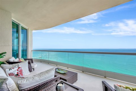 Condo in Sunny Isles Beach, Florida, 3 bedrooms  № 1354517 - photo 3