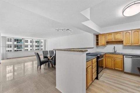 Condominio en venta en Miami Beach, Florida, 2 dormitorios, 125.42 m2 № 1354516 - foto 4