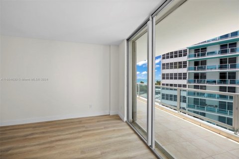 Condo in Miami Beach, Florida, 2 bedrooms  № 1354516 - photo 10