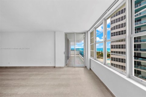 Condo in Miami Beach, Florida, 2 bedrooms  № 1354516 - photo 7