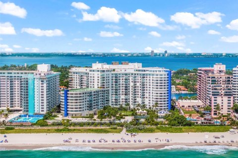 Condominio en venta en Miami Beach, Florida, 2 dormitorios, 125.42 m2 № 1354516 - foto 1