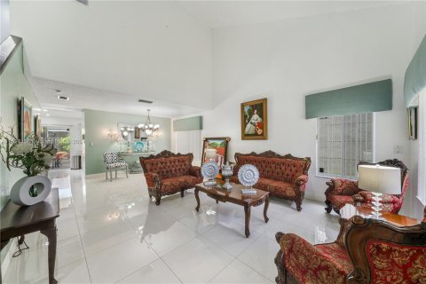 House in Miami, Florida 4 bedrooms, 198.35 sq.m. № 1272390 - photo 5