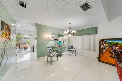 House in Miami, Florida 4 bedrooms, 198.35 sq.m. № 1272390 - photo 8