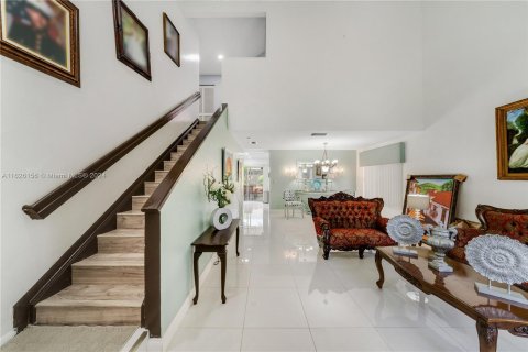 House in Miami, Florida 4 bedrooms, 198.35 sq.m. № 1272390 - photo 6