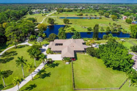 Villa ou maison à vendre à Palm City, Floride: 7 chambres, 588.44 m2 № 841850 - photo 1