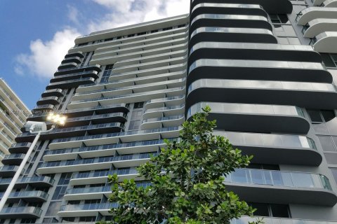 Condominio en alquiler en Miami, Florida, 1 dormitorio, 68.47 m2 № 1348802 - foto 1