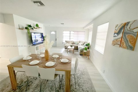 Casa en venta en Hollywood, Florida, 3 dormitorios, 122.63 m2 № 1235155 - foto 2