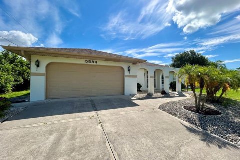 House in Port Charlotte, Florida 3 bedrooms, 156.73 sq.m. № 1317085 - photo 3