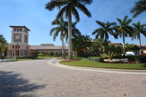 House in Parkland, Florida 5 bedrooms, 374.3 sq.m. № 1155660 - photo 15