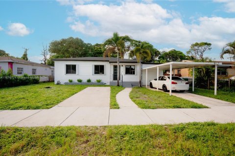 Casa en venta en Opa-locka, Florida, 3 dormitorios, 88.26 m2 № 1401300 - foto 2