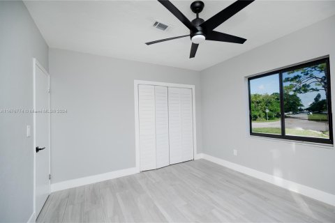 Villa ou maison à vendre à Opa-locka, Floride: 3 chambres, 88.26 m2 № 1401300 - photo 14