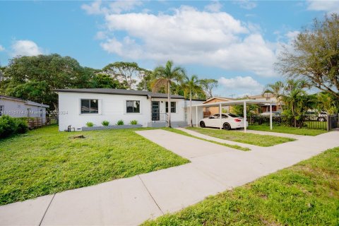 House in Opa-locka, Florida 3 bedrooms, 88.26 sq.m. № 1401300 - photo 3