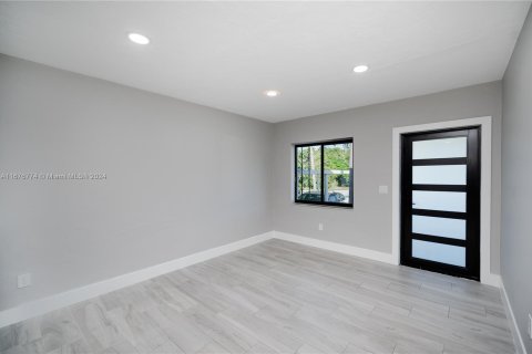 Casa en venta en Opa-locka, Florida, 3 dormitorios, 88.26 m2 № 1401300 - foto 6