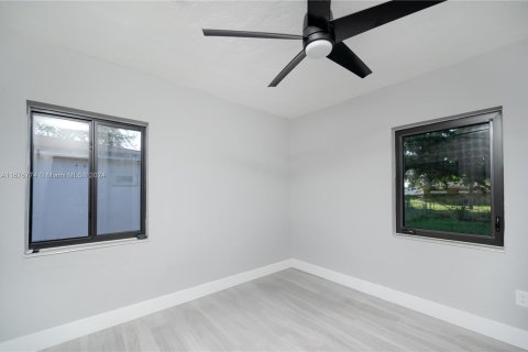 Villa ou maison à vendre à Opa-locka, Floride: 3 chambres, 88.26 m2 № 1401300 - photo 17