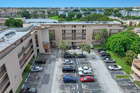 Condo in Miami, Florida, 3 bedrooms  № 1358586 - photo 23