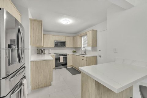 Condominio en venta en Miami, Florida, 3 dormitorios, 130.71 m2 № 1358586 - foto 10