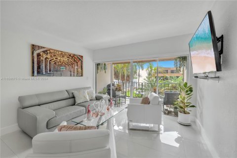 Copropriété à vendre à Miami, Floride: 3 chambres, 130.71 m2 № 1358586 - photo 11