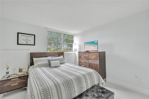 Copropriété à vendre à Miami, Floride: 3 chambres, 130.71 m2 № 1358586 - photo 15