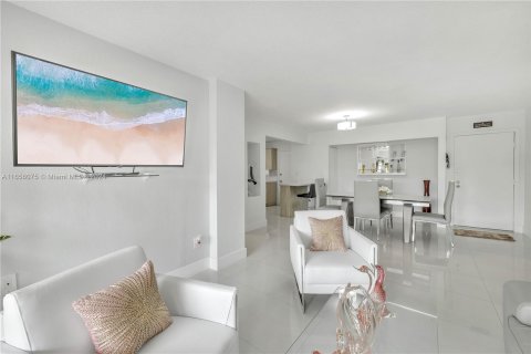 Copropriété à vendre à Miami, Floride: 3 chambres, 130.71 m2 № 1358586 - photo 12