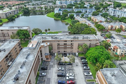 Copropriété à vendre à Miami, Floride: 3 chambres, 130.71 m2 № 1358586 - photo 24