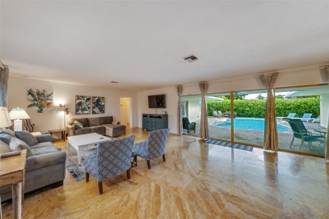 Villa ou maison à louer à Hollywood, Floride: 3 chambres, 201.32 m2 № 574732 - photo 3