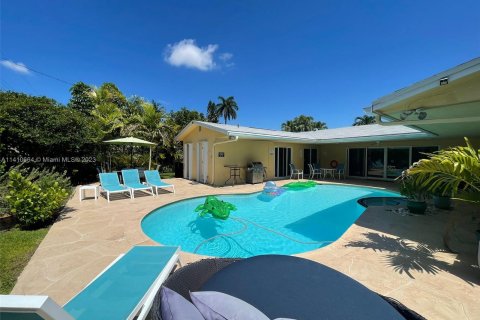 Villa ou maison à louer à Hollywood, Floride: 3 chambres, 201.32 m2 № 574732 - photo 1