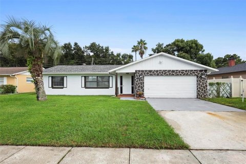 House in Orlando, Florida 4 bedrooms, 163.69 sq.m. № 1339996 - photo 1