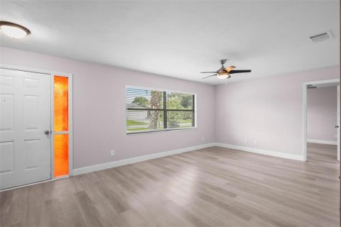 Casa en venta en Orlando, Florida, 4 dormitorios, 163.69 m2 № 1339996 - foto 3