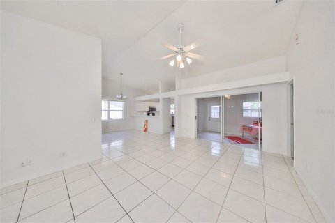 Villa ou maison à vendre à Tampa, Floride: 3 chambres, 127.09 m2 № 1339997 - photo 5