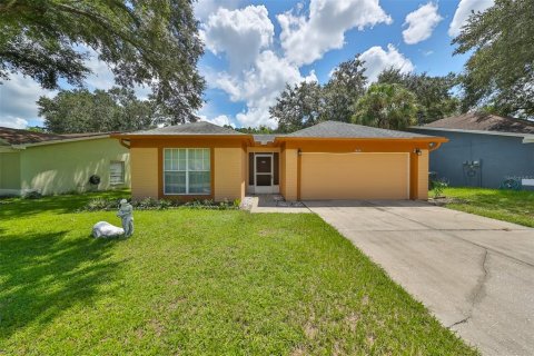 House in Tampa, Florida 3 bedrooms, 127.09 sq.m. № 1339997 - photo 1