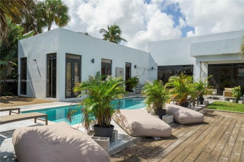 Villa ou maison à vendre à Dania Beach, Floride: 4 chambres, 265.7 m2 № 781533 - photo 13
