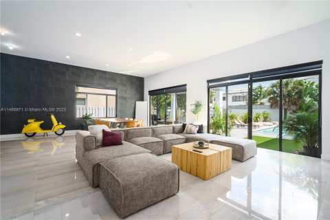 Villa ou maison à vendre à Dania Beach, Floride: 4 chambres, 265.7 m2 № 781533 - photo 4