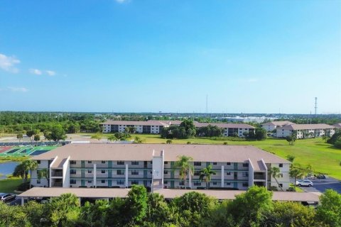 Copropriété à vendre à Punta Gorda, Floride: 2 chambres, 114.08 m2 № 1150331 - photo 1