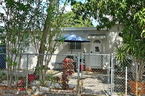 Villa ou maison à vendre à Miami Gardens, Floride: 5 chambres, 202.25 m2 № 1146483 - photo 3