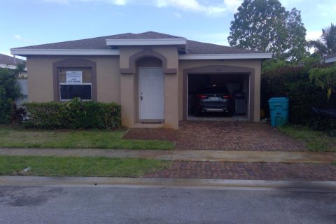 House in Boynton Beach, Florida 3 bedrooms, 100.71 sq.m. № 1142513 - photo 19