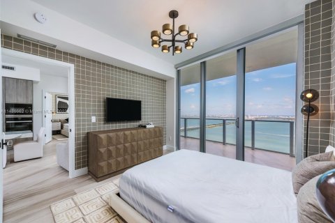 Condo in Miami, Florida, 2 bedrooms  № 678187 - photo 13