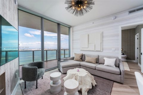 Condo in Miami, Florida, 2 bedrooms  № 678187 - photo 8