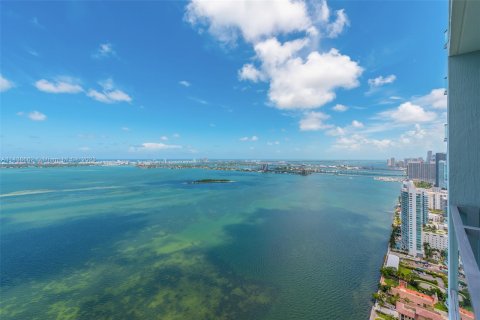 Condo in Miami, Florida, 2 bedrooms  № 678187 - photo 27