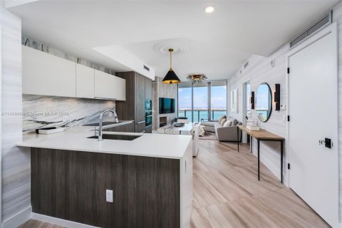 Copropriété à vendre à Miami, Floride: 2 chambres, 113.62 m2 № 678187 - photo 2