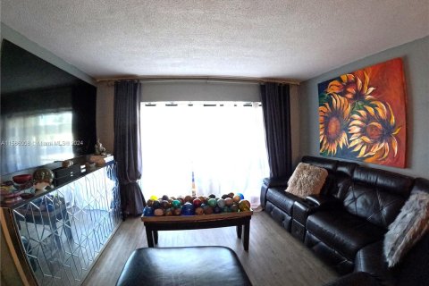 Condominio en venta en Lauderdale Lakes, Florida, 2 dormitorios, 94.85 m2 № 1173918 - foto 13