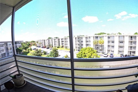 Condominio en venta en Lauderdale Lakes, Florida, 2 dormitorios, 94.85 m2 № 1173918 - foto 1