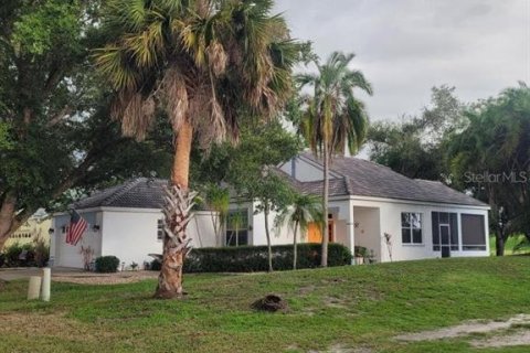 Villa ou maison à vendre à Punta Gorda, Floride: 2 chambres, 113.81 m2 № 1308302 - photo 4