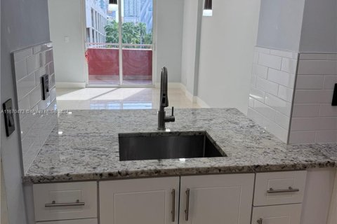 Condominio en venta en Miami, Florida, 2 dormitorios, 73.49 m2 № 1389602 - foto 1