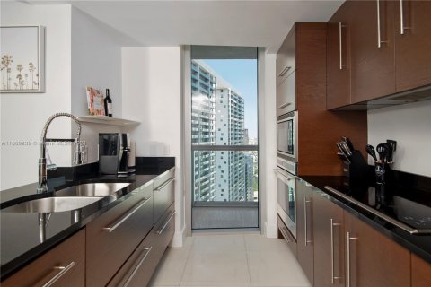 Condo in Miami, Florida, 2 bedrooms  № 1389649 - photo 15