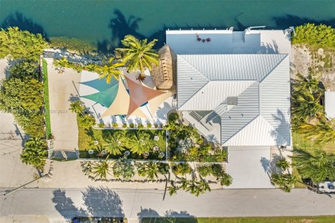 House in Big Pine Key, Florida 3 bedrooms, 147.81 sq.m. № 1389603 - photo 6