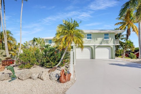 House in Big Pine Key, Florida 3 bedrooms, 147.81 sq.m. № 1389603 - photo 14