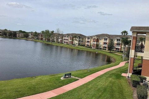 Condo in Oviedo, Florida, 2 bedrooms  № 1378097 - photo 1