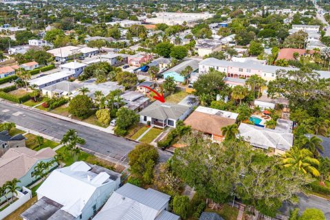 House in Lake Worth, Florida 3 bedrooms, 116.31 sq.m. № 1141249 - photo 12